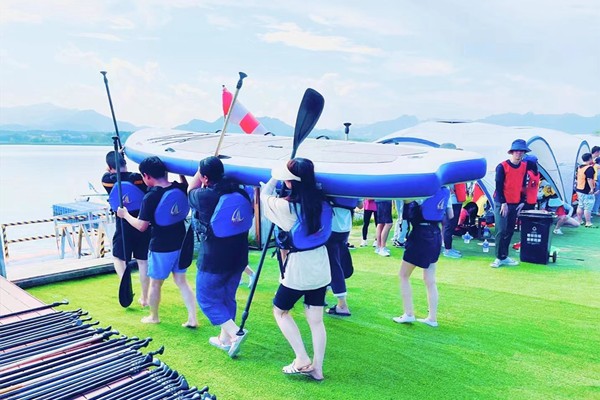 SUP浆板-要玩就玩酷的-青龙湖水上主题团建活动