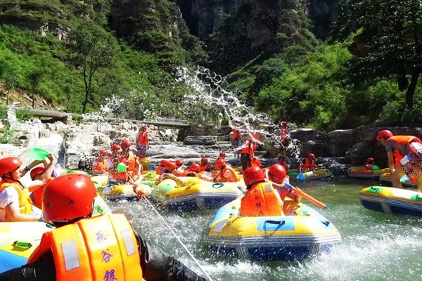 【超级爆款，HOT】高山峡谷漂流，刺激超乎想象，乐谷银滩漂流与烧烤1日团建