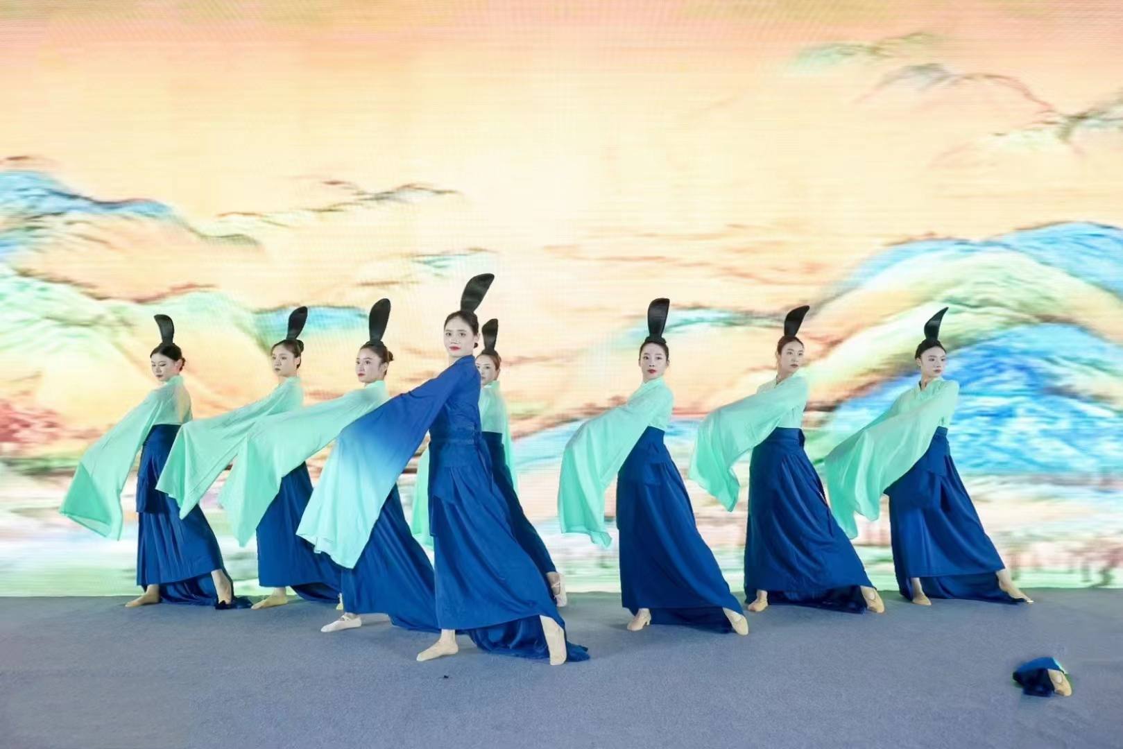 年会热门节目：只此青绿