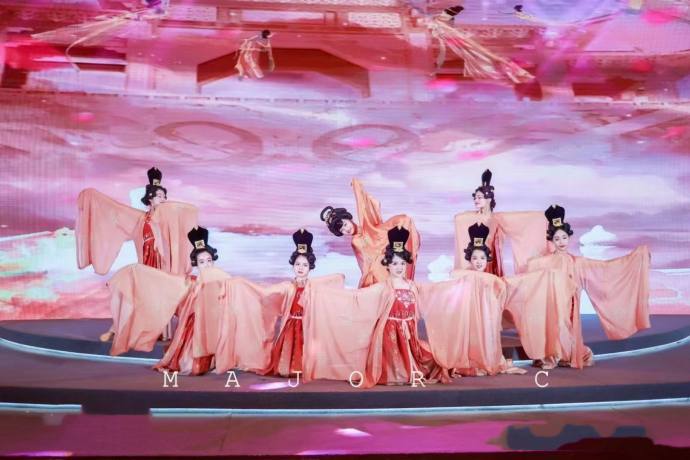 年会热门节目：古典唯美乐团