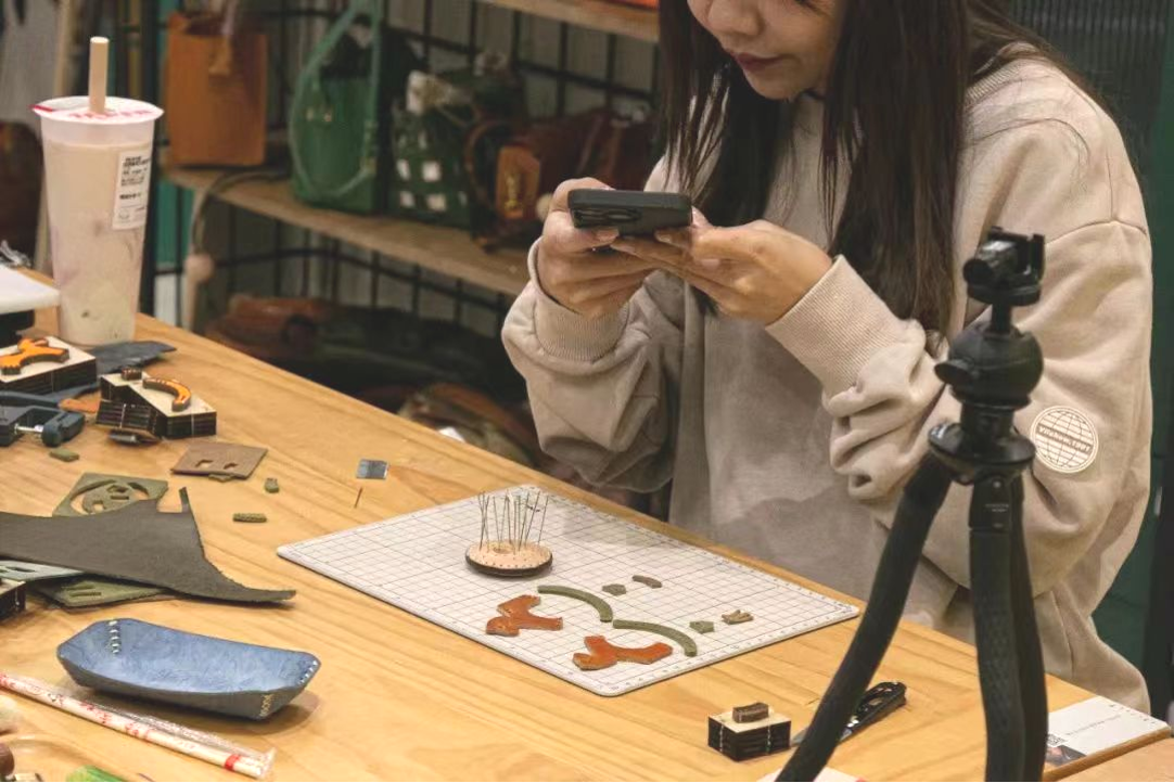 妇女节最受欢迎的活动-皮具主题DIY-三八妇女节团建